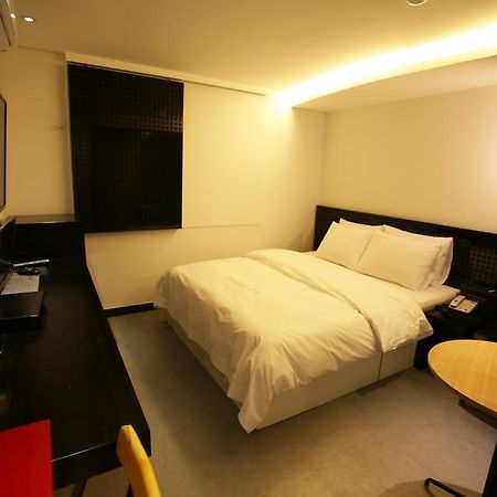 Spring 21 Hotel Sinchon โซล ภายนอก รูปภาพ