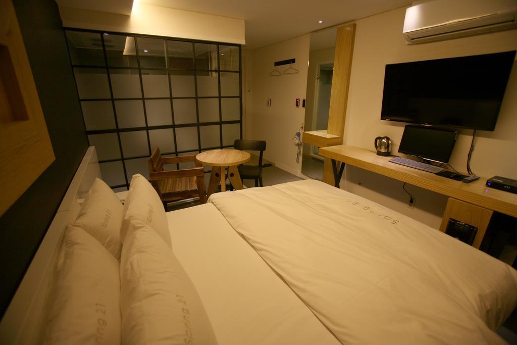 Spring 21 Hotel Sinchon โซล ภายนอก รูปภาพ